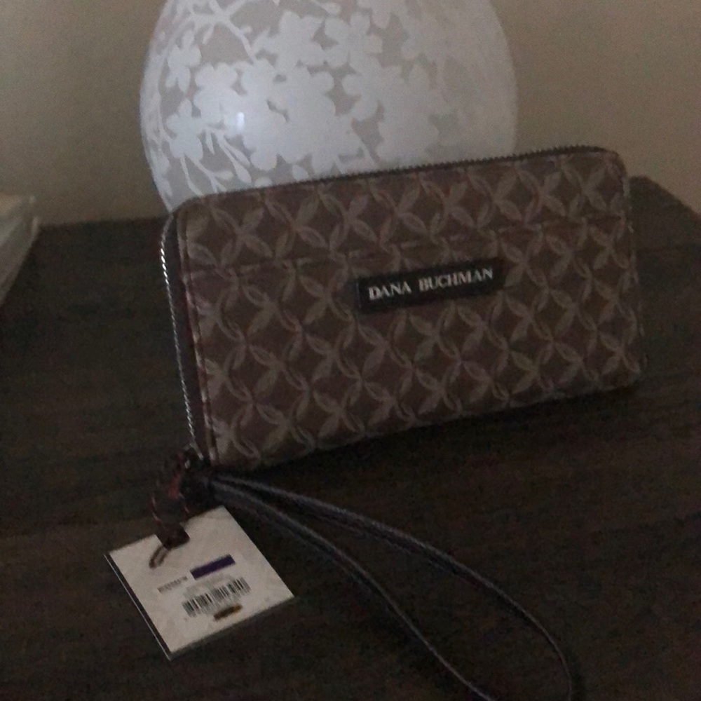 Brown & tan wallet.